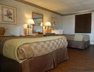 Rodeway Inn Pittsfield Exteriör bild