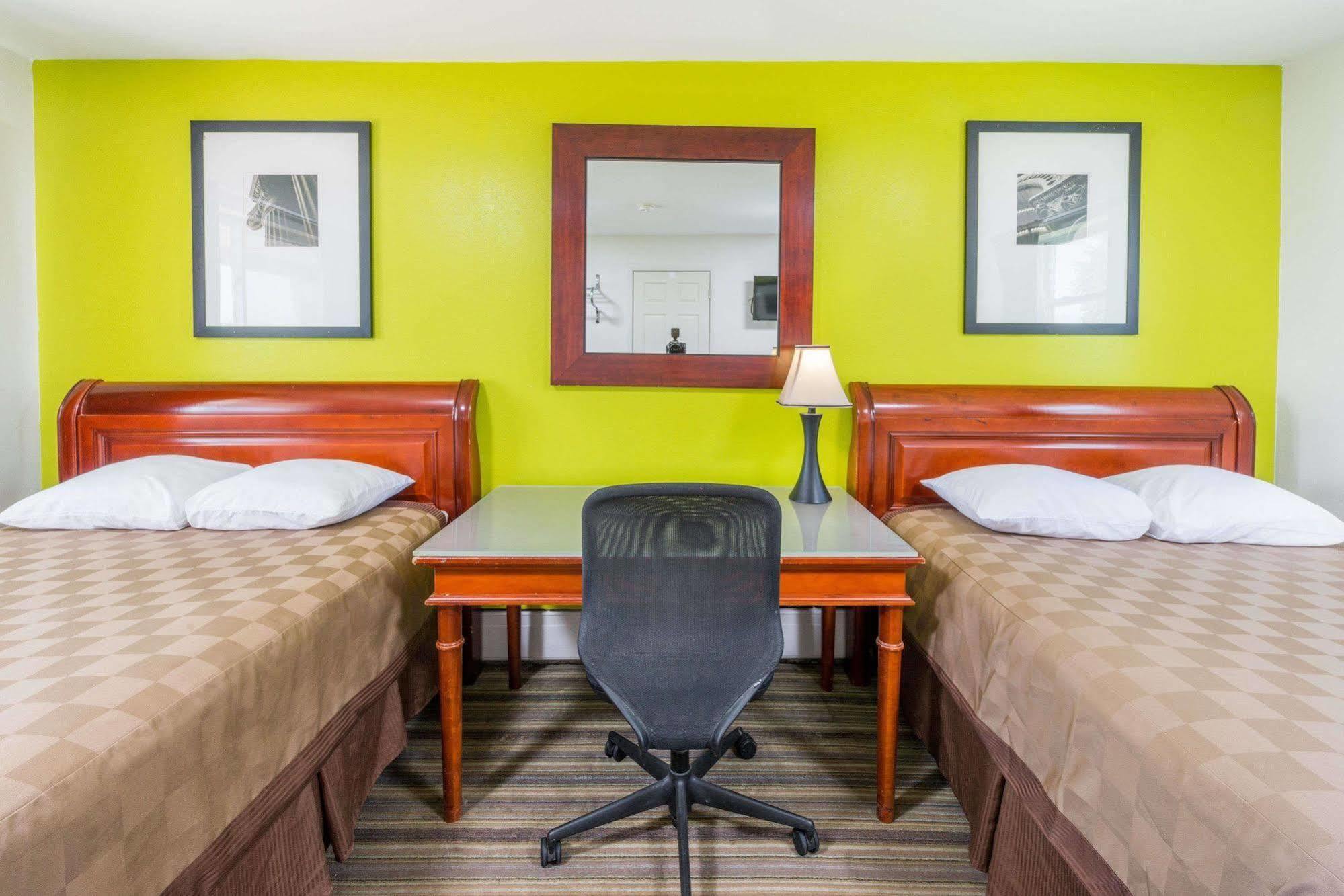 Rodeway Inn Pittsfield Exteriör bild