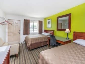 Rodeway Inn Pittsfield Exteriör bild